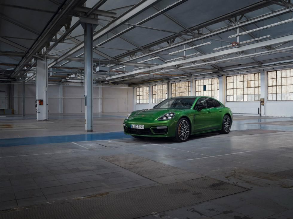 Η ισχυρότερη Porsche Panamera έφτασε